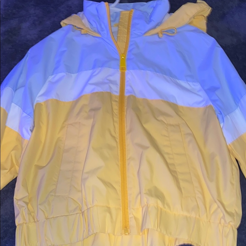 Brand new windbreaker super comfy worn once